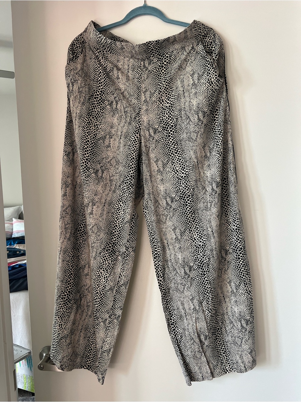 Jessica Simpson Snake-Print Wide Leg Pants - Black & Cream